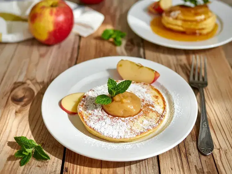 Pfannkuchen mit Apfelmus